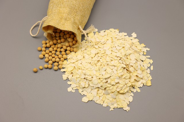 Low-temperature edible soybean meal